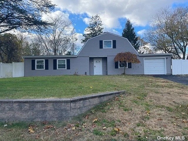 #1 photo, 42 College Hills Drive, 東長島 Farmingville , NY 11738