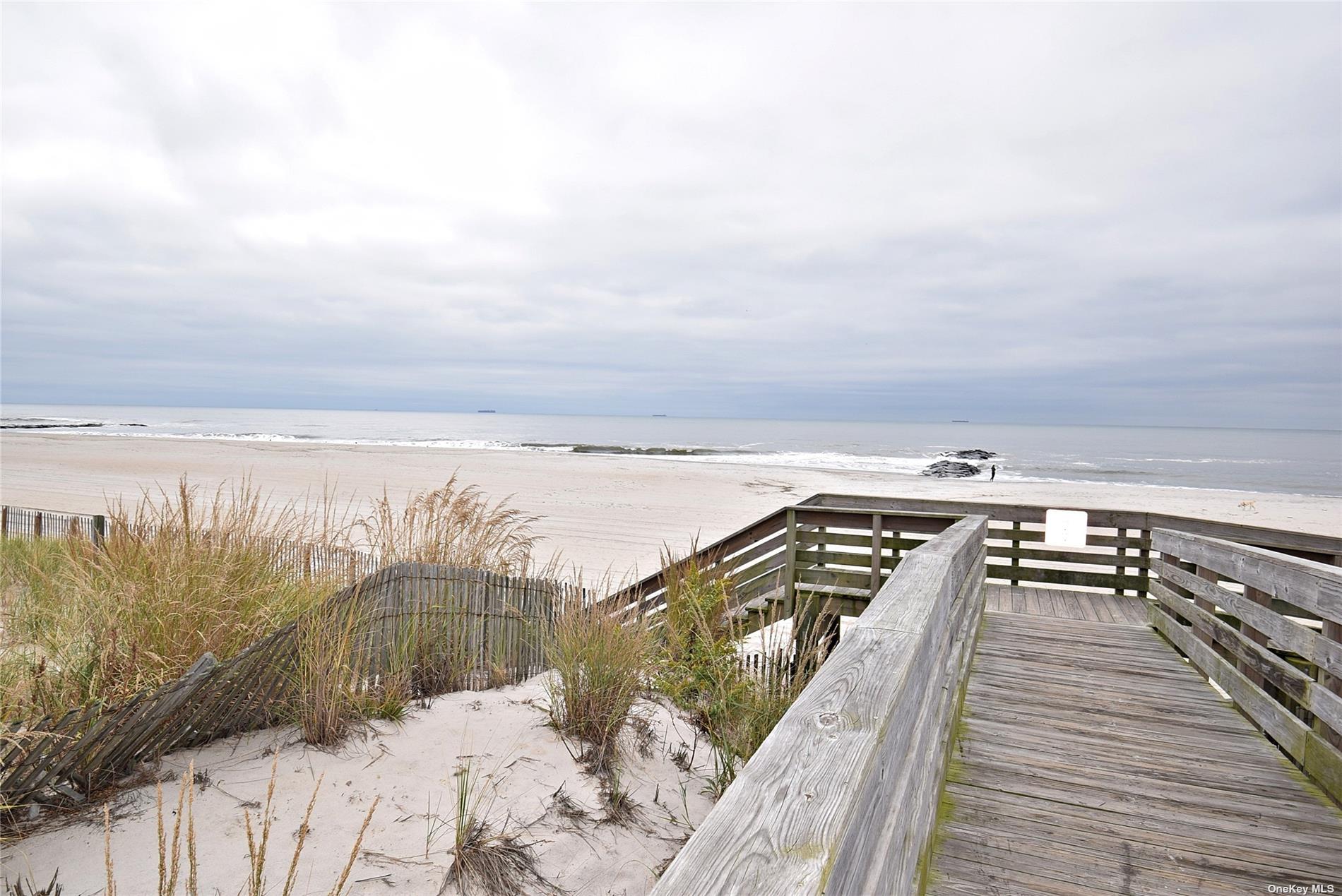 #1 photo, 843 Boardwalk, 长岛 长滩 Long Beach , NY 11561