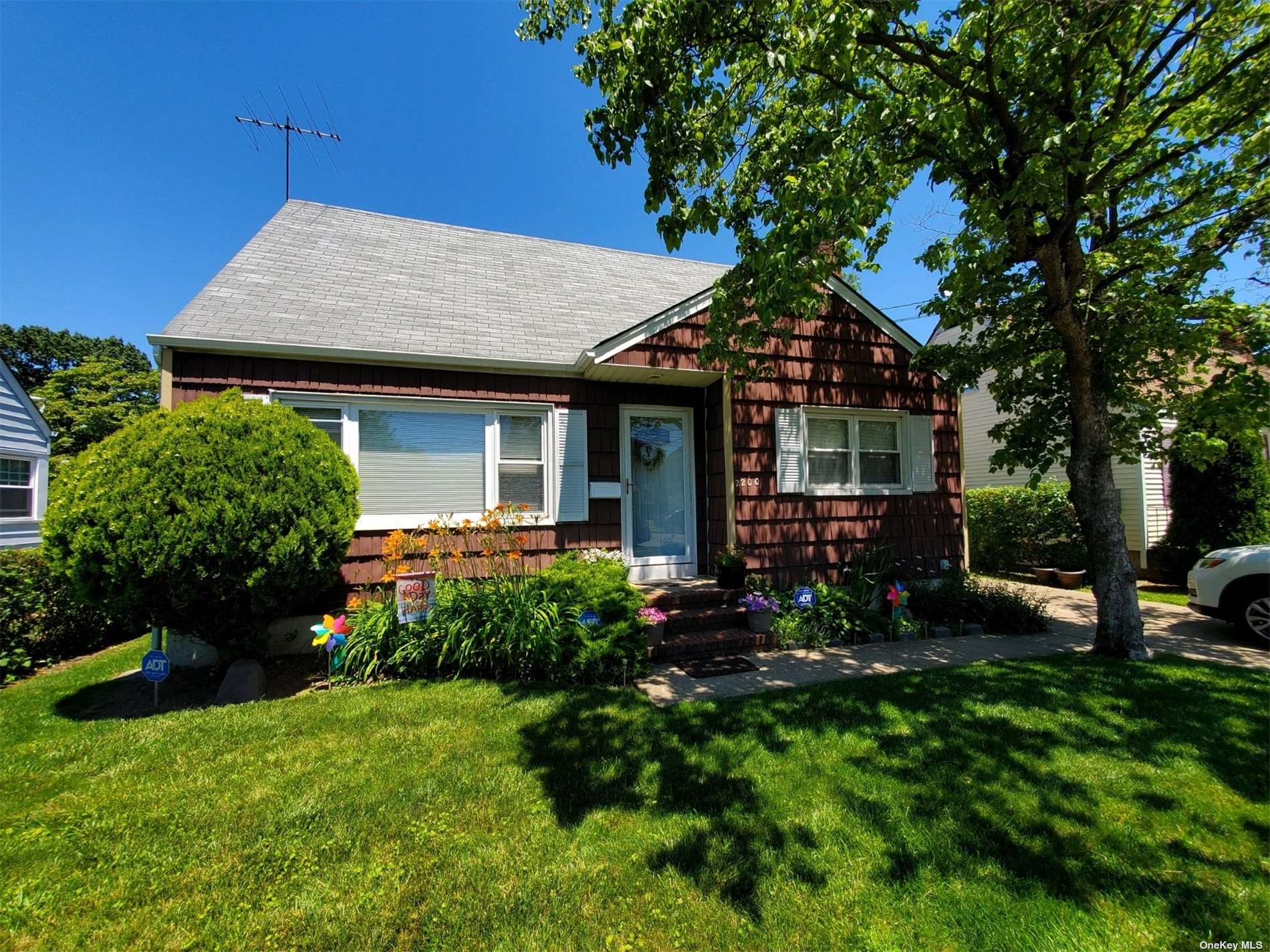 #1 photo, 2200 Belmont Avenue, 長島 Elmont , NY 11003