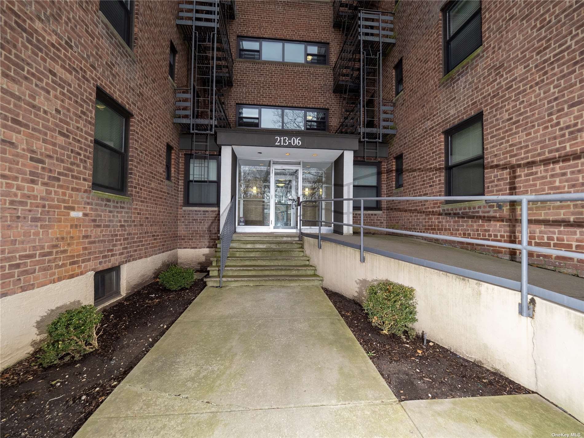 #1 photo, 213-06 75 Avenue, 皇后区 Oakland Gardens , NY 11364