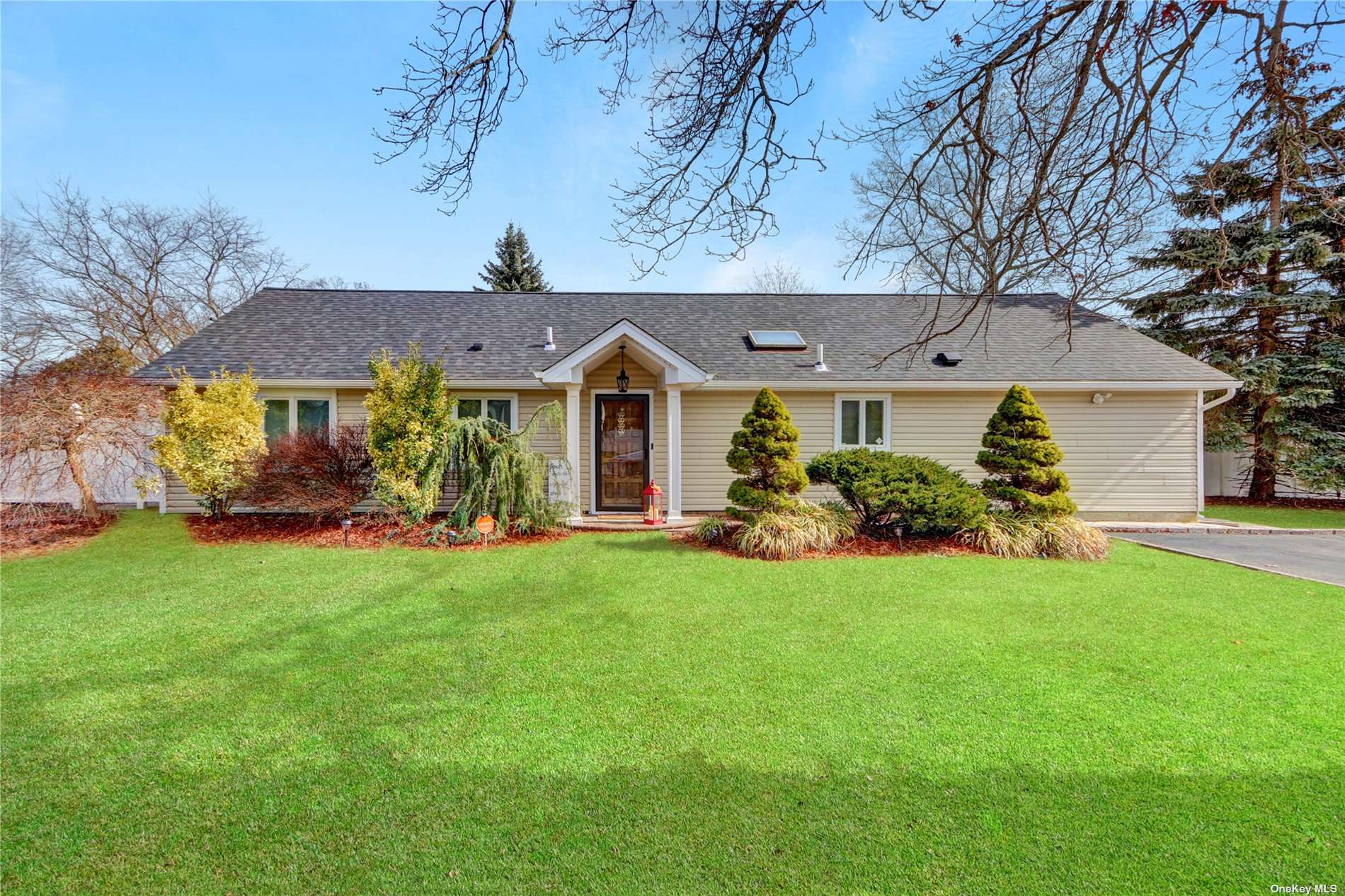 #1 photo, 119 Wendy Drive, 東長島 Holtsville , NY 11742