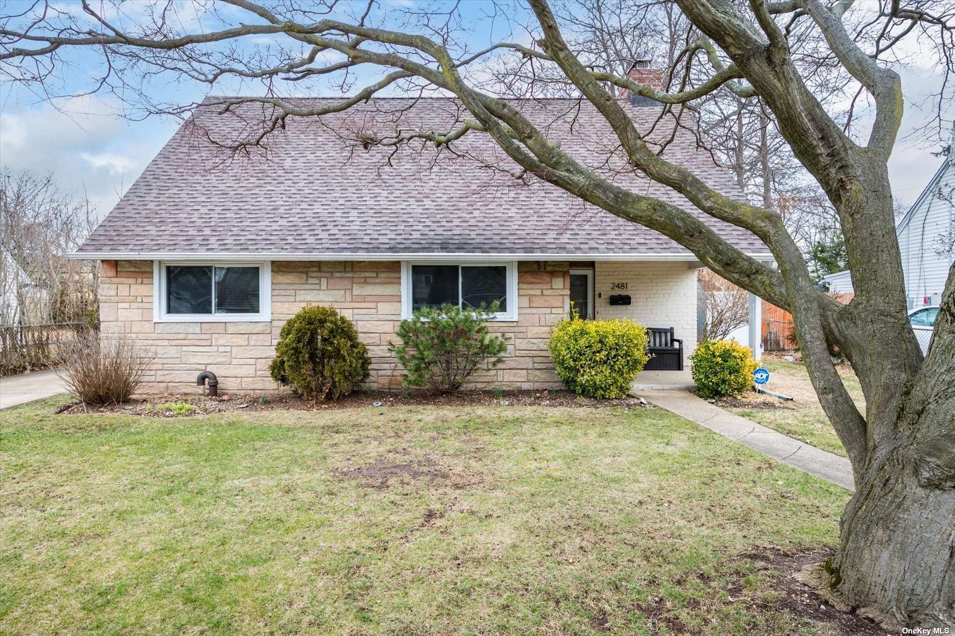 #1 photo, 2481 Putnam Drive, 長島 East Meadow , NY 11554