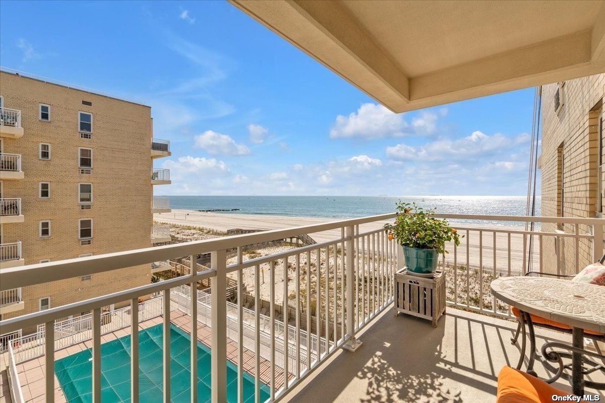 #1 photo, 700 Shore Road, ナッソー郡 Long Beach , NY 11561