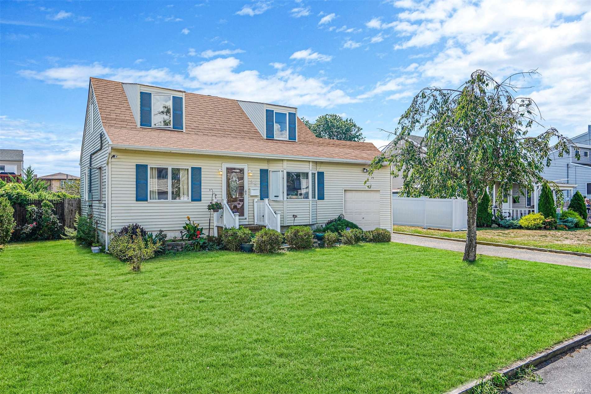 #1 photo, 28 Taft Place, 東長島 Lindenhurst , NY 11757