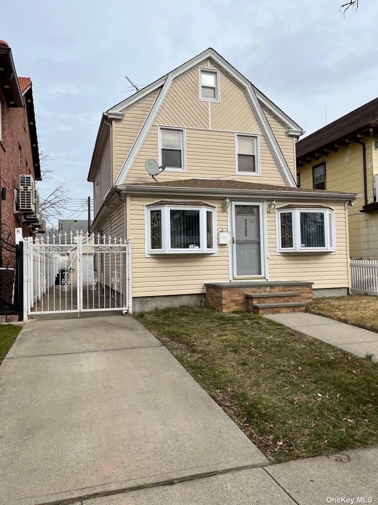 #1 photo, 93-53 215th Place, 皇后区 Queens Village , NY 11428