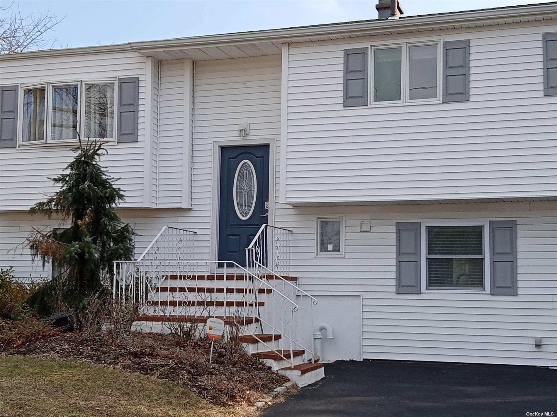 #1 photo, 228 Massachusetts Avenue, 东长岛 海湾 Bay Shore , NY 11706