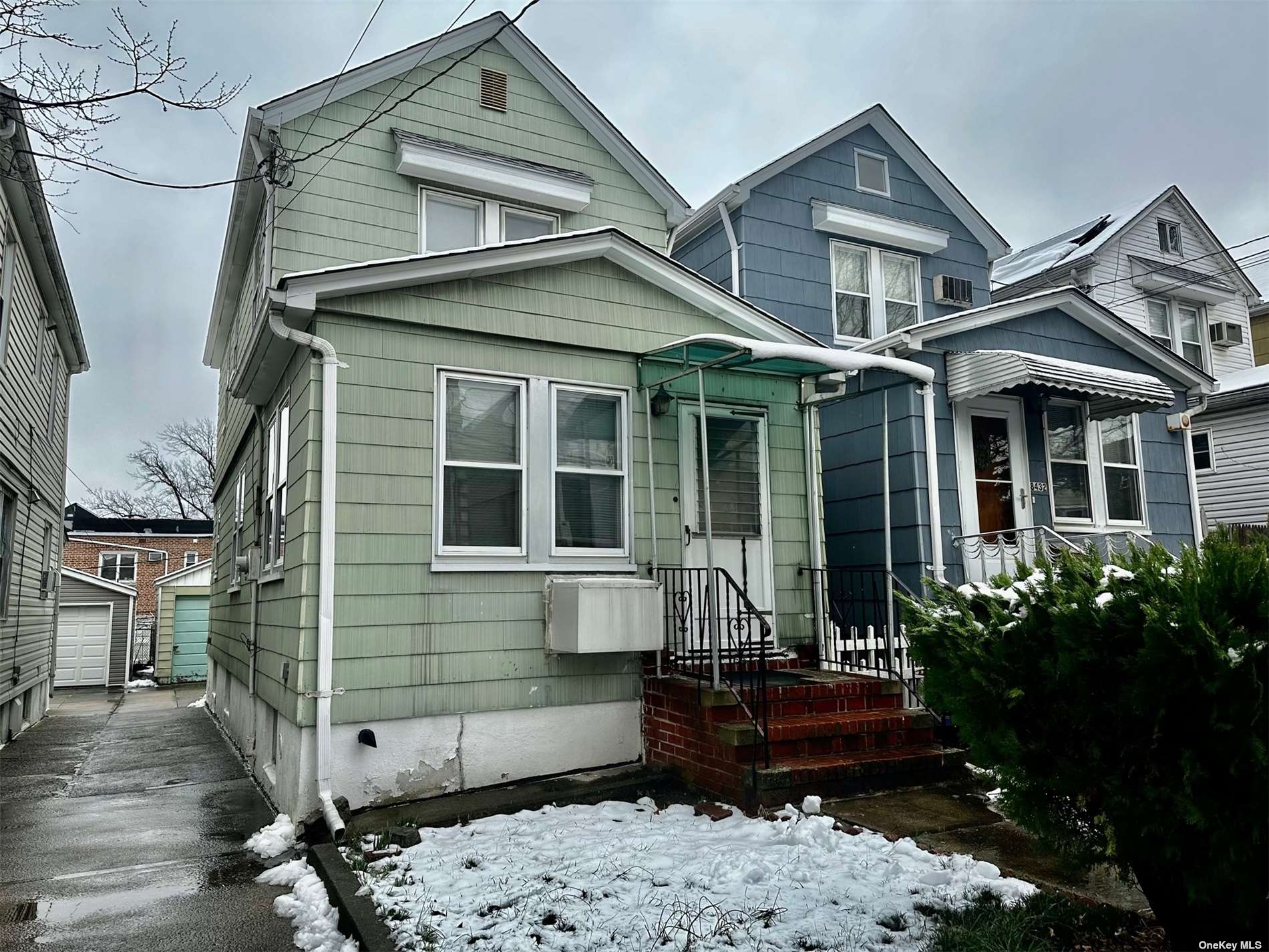 #1 photo, 84-34 60th Drive, 皇后區 中村 Middle Village , NY 11379