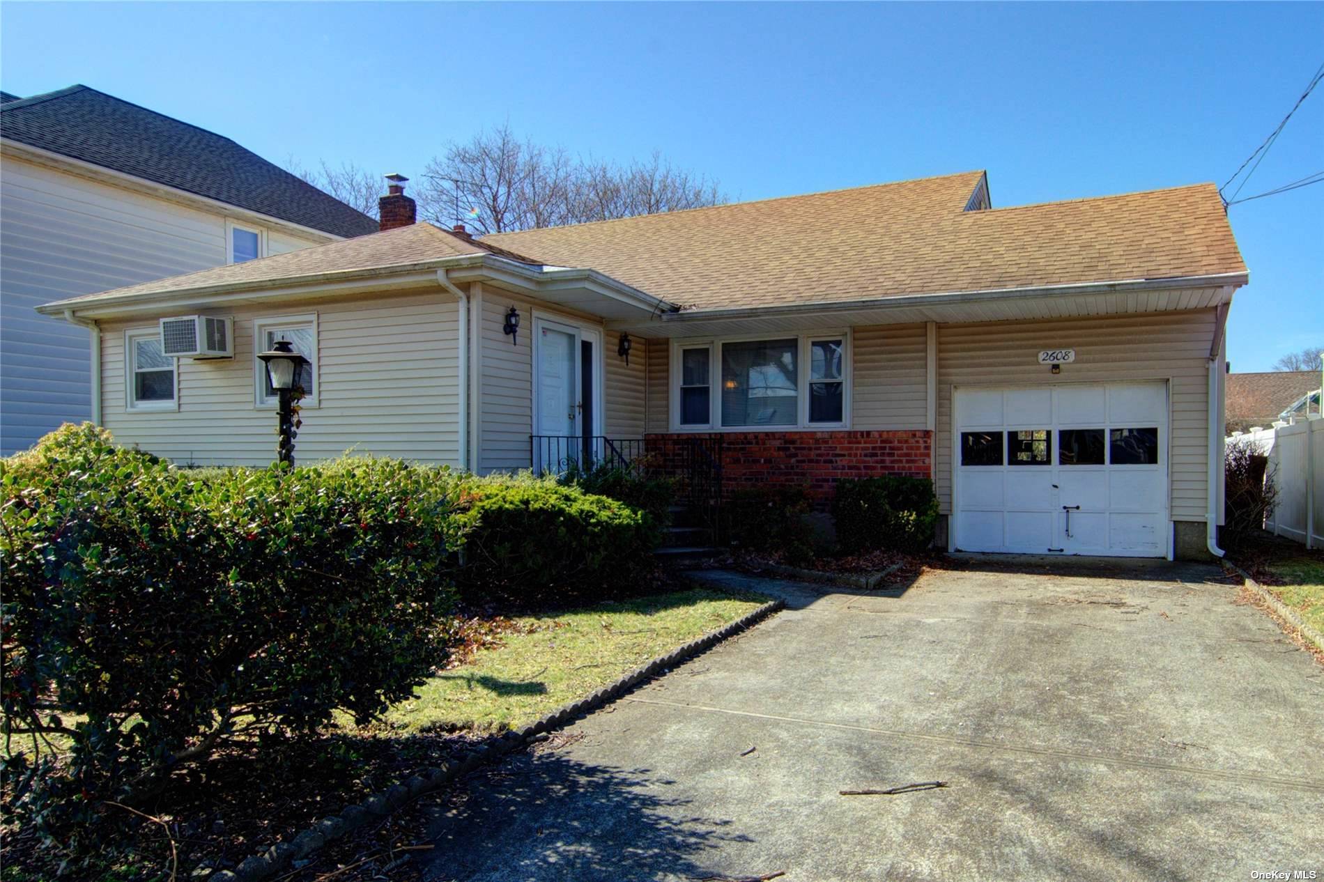 #1 photo, 2608 Loftus Avenue, 長島 Oceanside , NY 11572