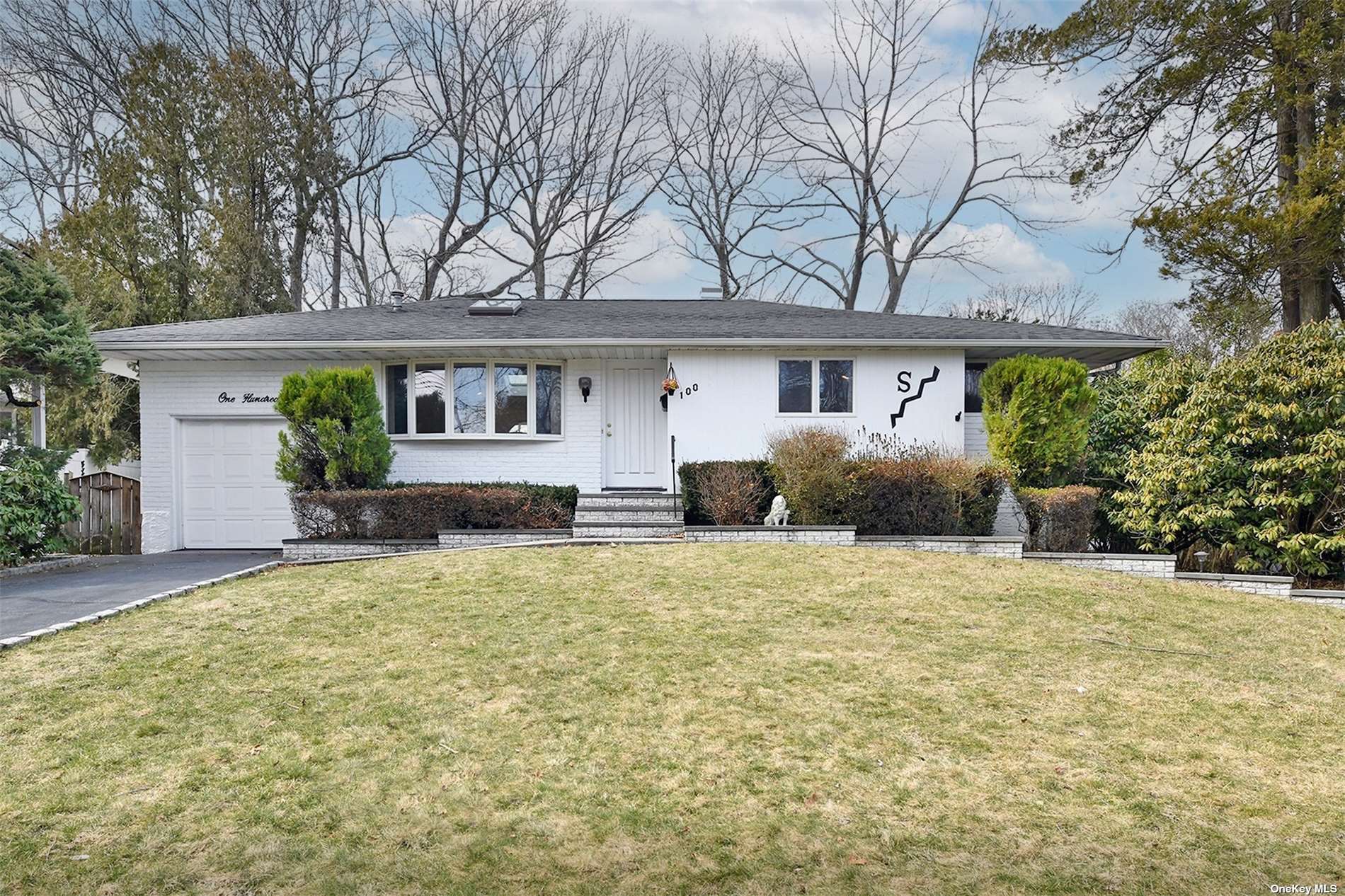 #1 photo, 100 Marie Crescent, 東長島 康马克 Commack , NY 11725