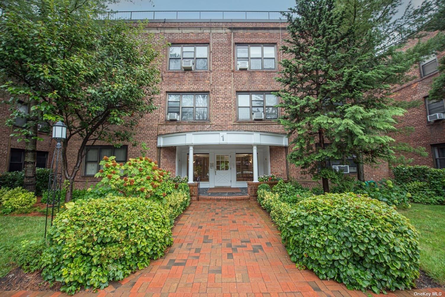 #1 photo, 1 Townhouse Circle, 長島 大頸 Great Neck , NY 11021