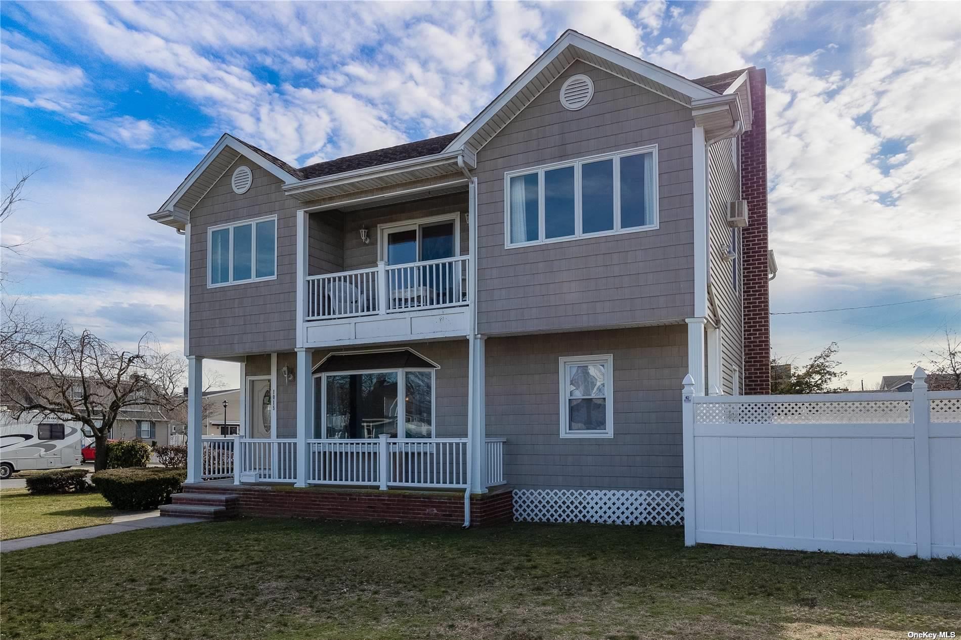 #1 photo, 1015 Shelburne Drive, 长岛 Franklin Square , NY 11010