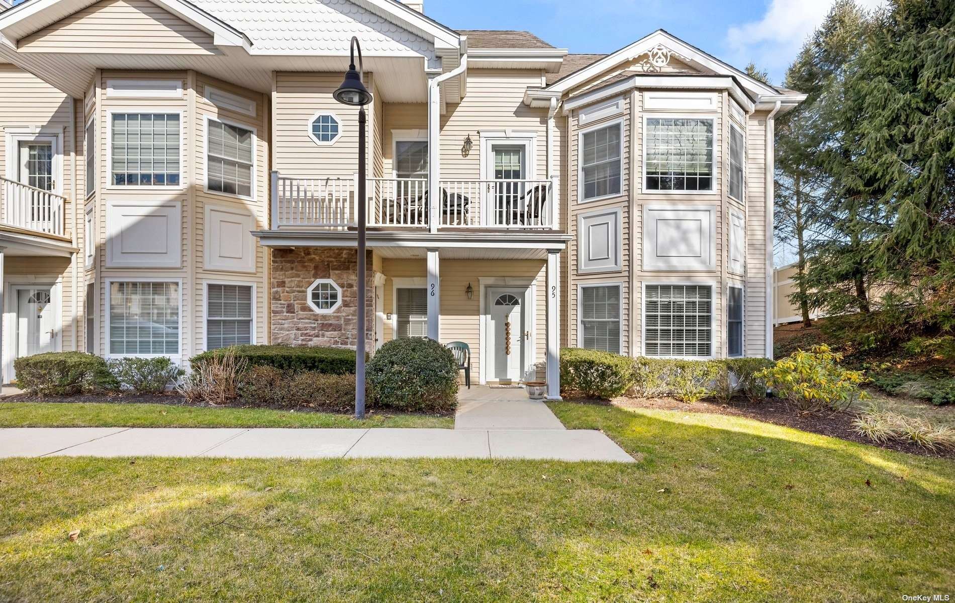 #1 photo, 96 Autumn Drive, 長島 Plainview , NY 11803