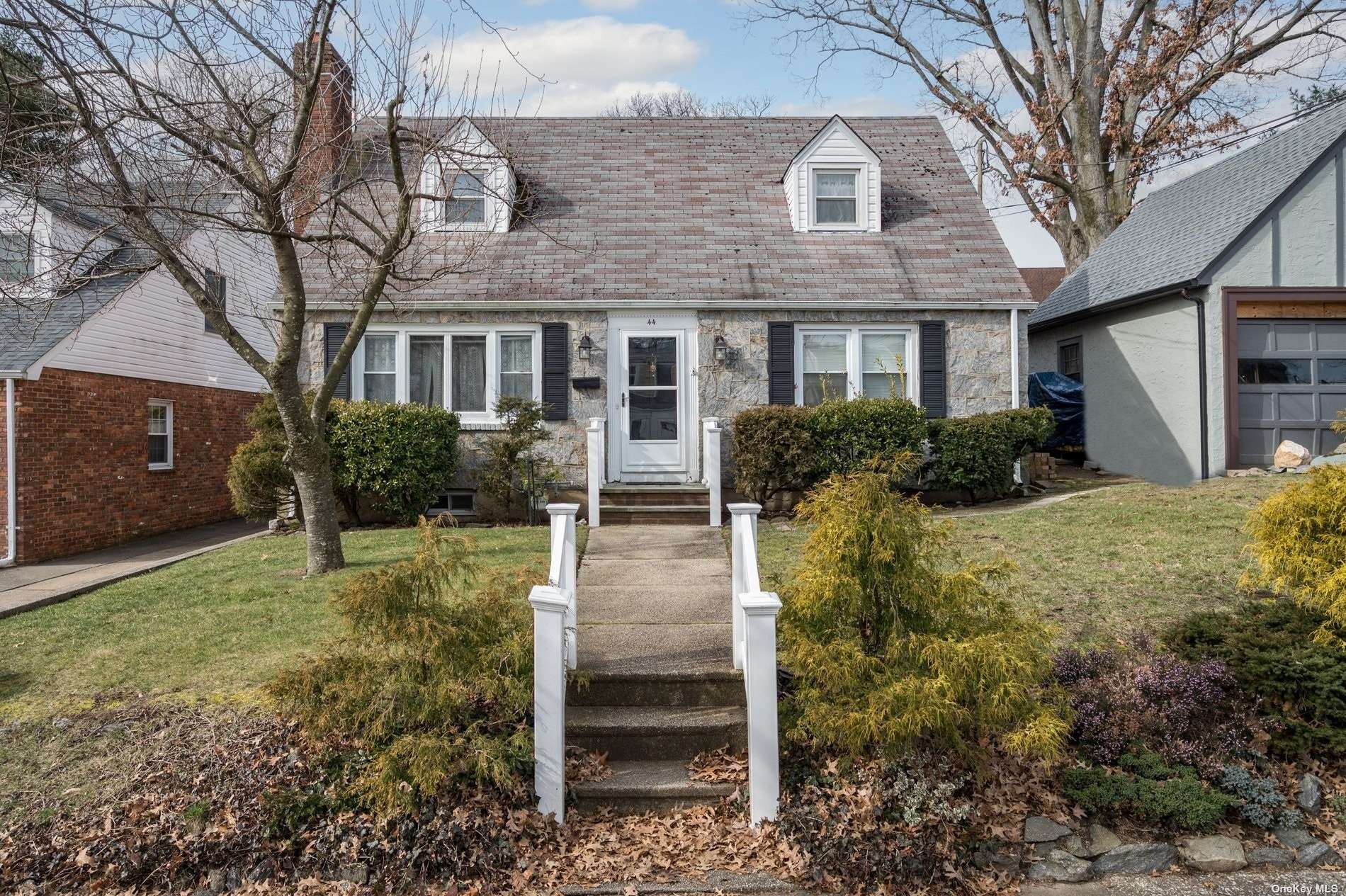 #1 photo, 44 Clover Avenue, 長島 花卉園 Floral Park , NY 11001