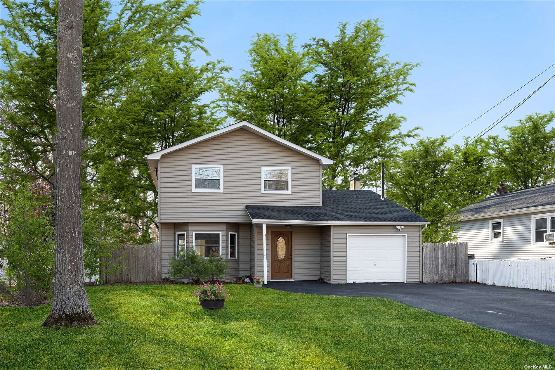 #1 photo, 185 Auborn Avenue, 東長島 Shirley , NY 11967