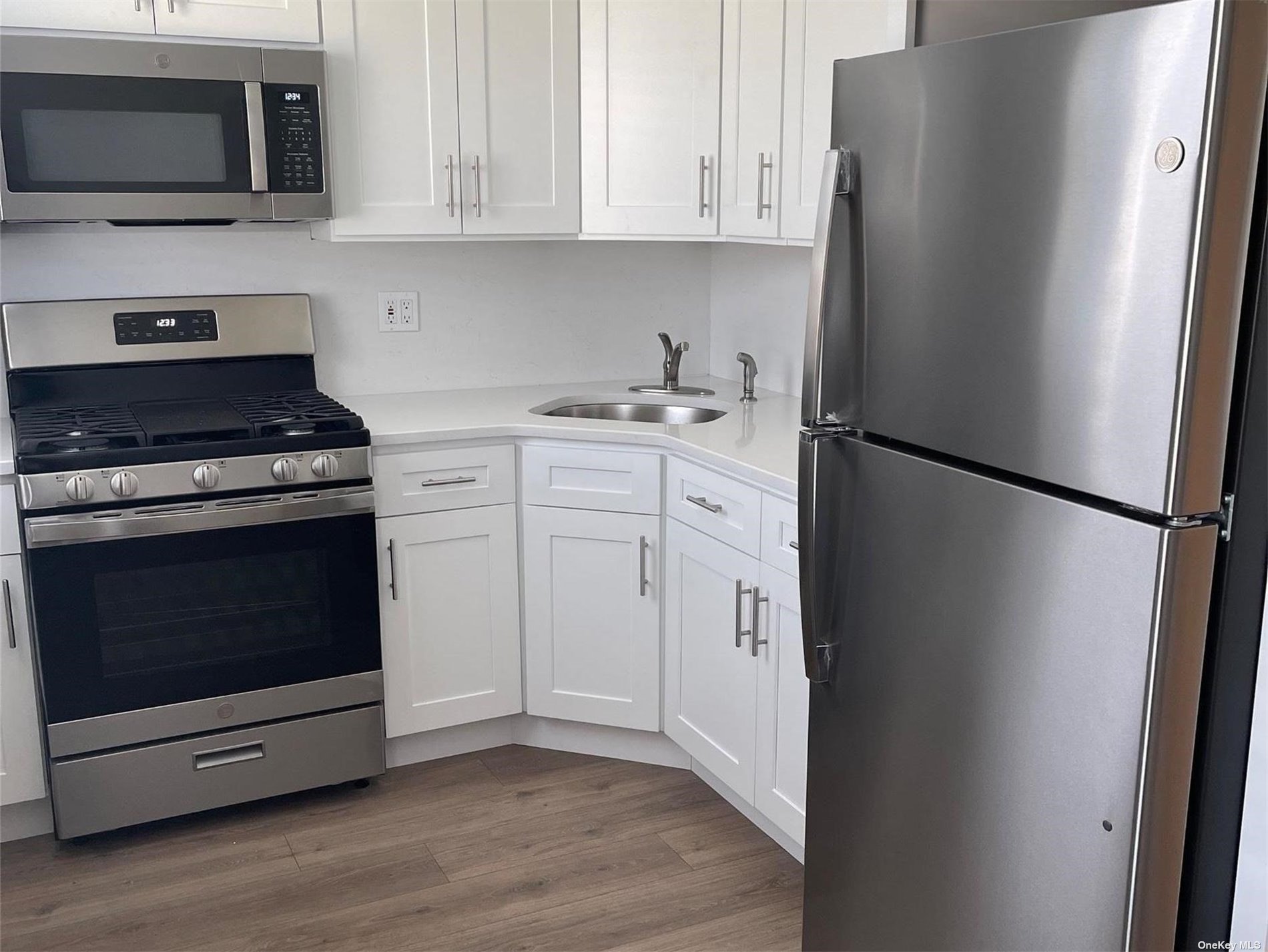 #1 photo, 42 E Main Street, سوفولك East Islip , NY 11730