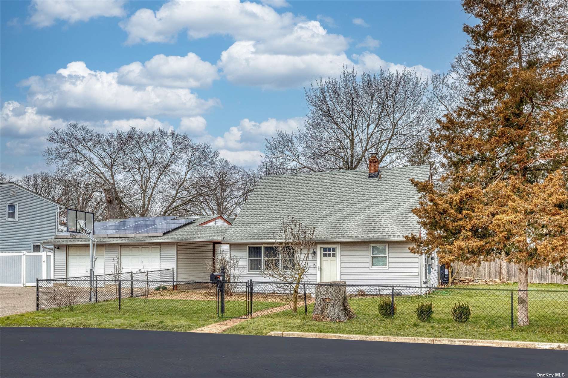 #1 photo, 569 Beech Street, 東長島 North Babylon , NY 11703