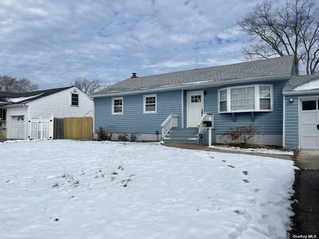 #1 photo, 36 Jay Road, 東長島 Centereach , NY 11720