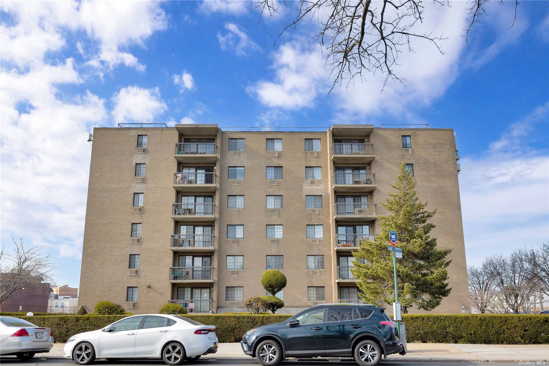 #1 photo, 71-49 Metropolitan Avenue, 皇后區 中村 Middle Village , NY 11379