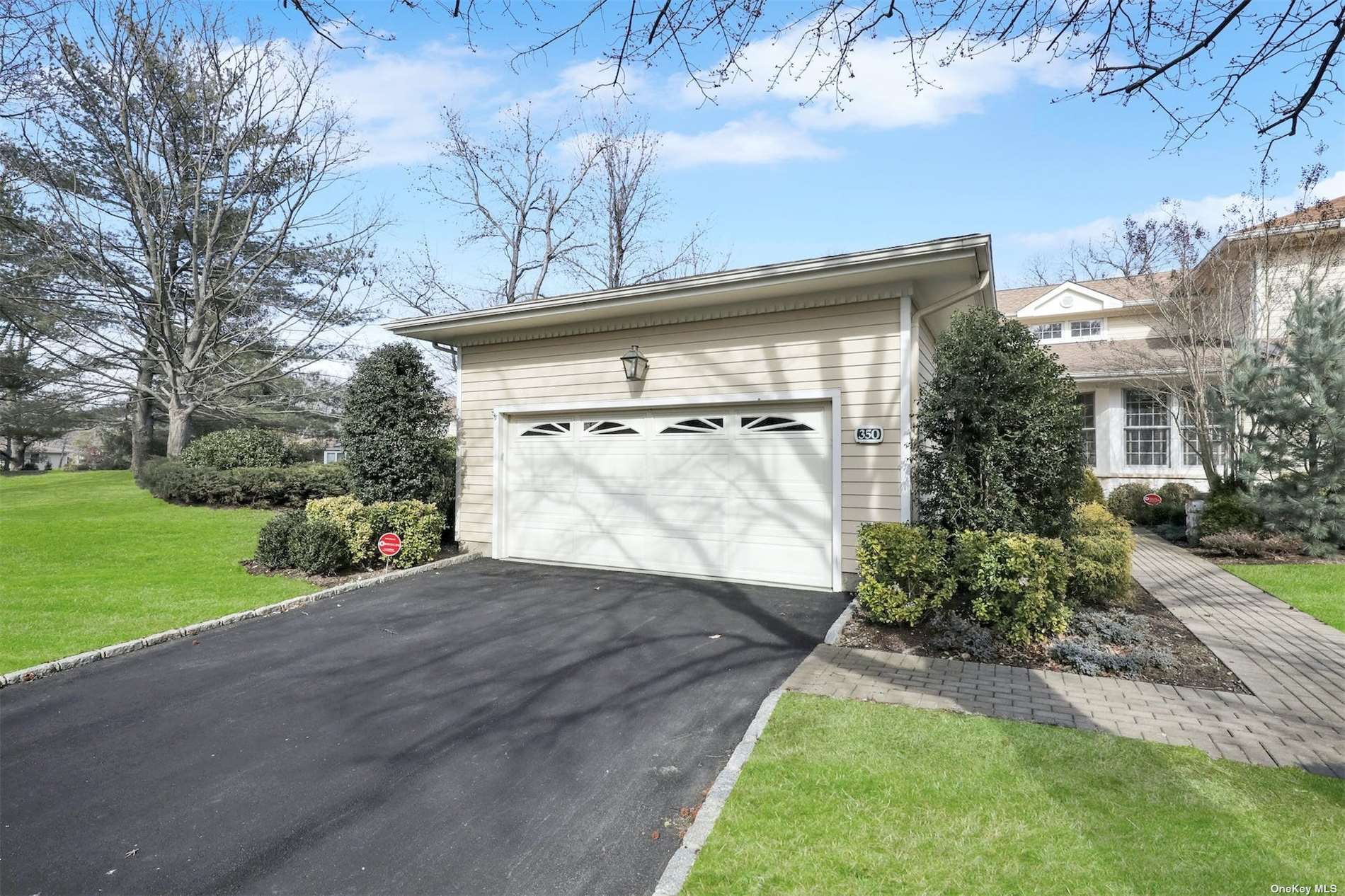 #1 photo, 350 Baltustrol Circle, 롱 아일랜드 North Hills , NY 11576