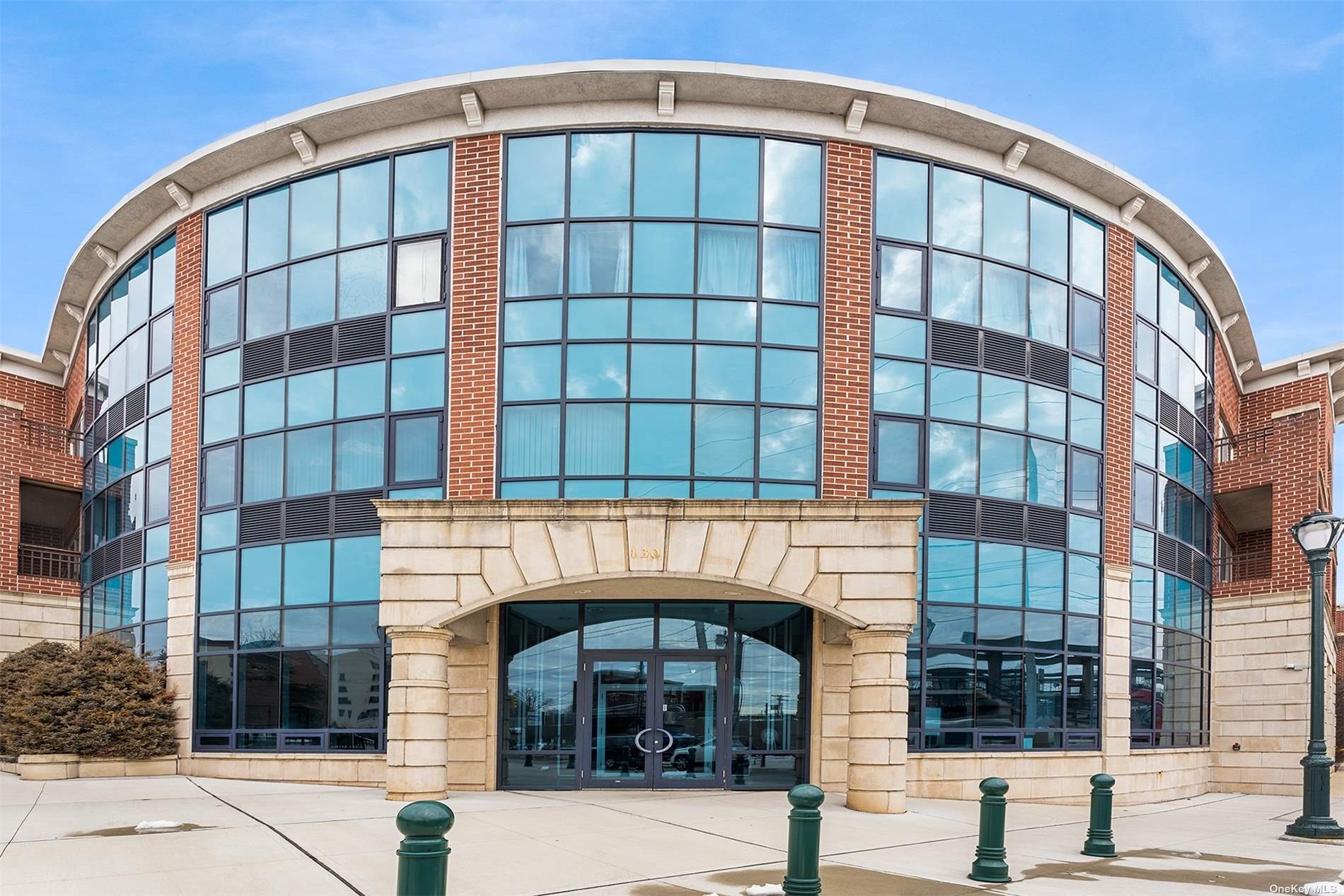 #1 photo, 130 Post Avenue, 長島 西布雷 Westbury , NY 11590