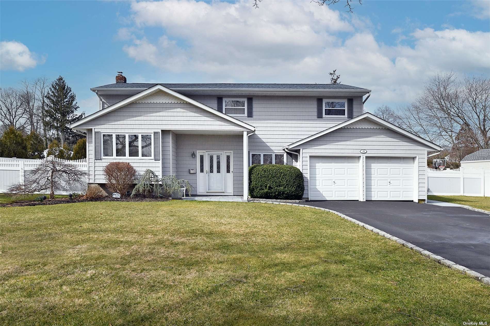 #1 photo, 10 Iroquois Lane, 东长岛 康马克 Commack , NY 11725