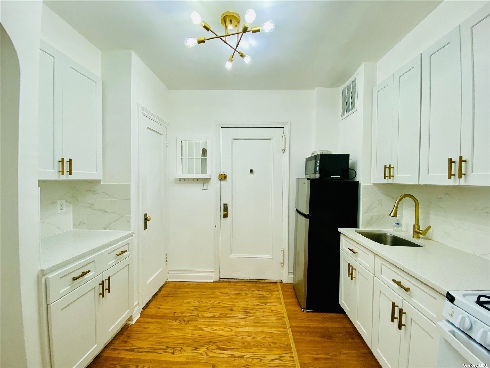 #1 photo, 42-10 82nd St, 皇后区 艾姆赫斯特 Elmhurst , NY 11373