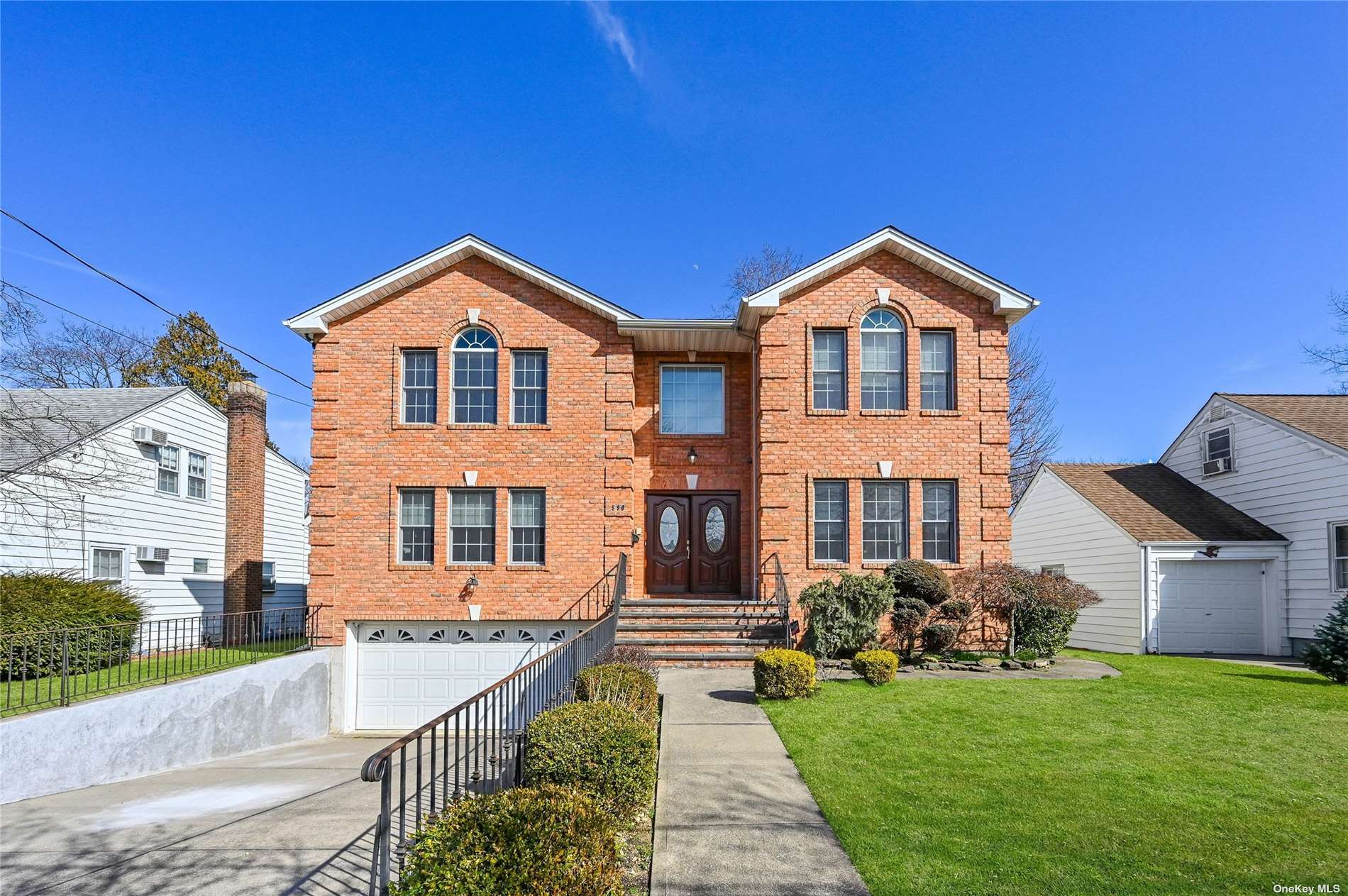 #1 photo, 590 Foch Boulevard, Williston Park , NY 11596