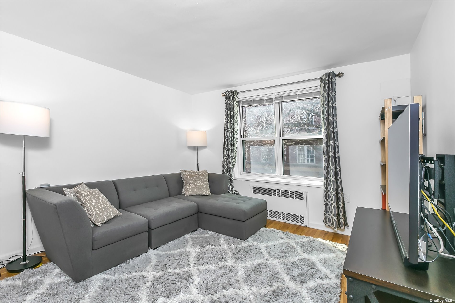 #1 photo, 34-15 74th Street, 皇后區 傑克遜高地 Jackson Heights , NY 11372