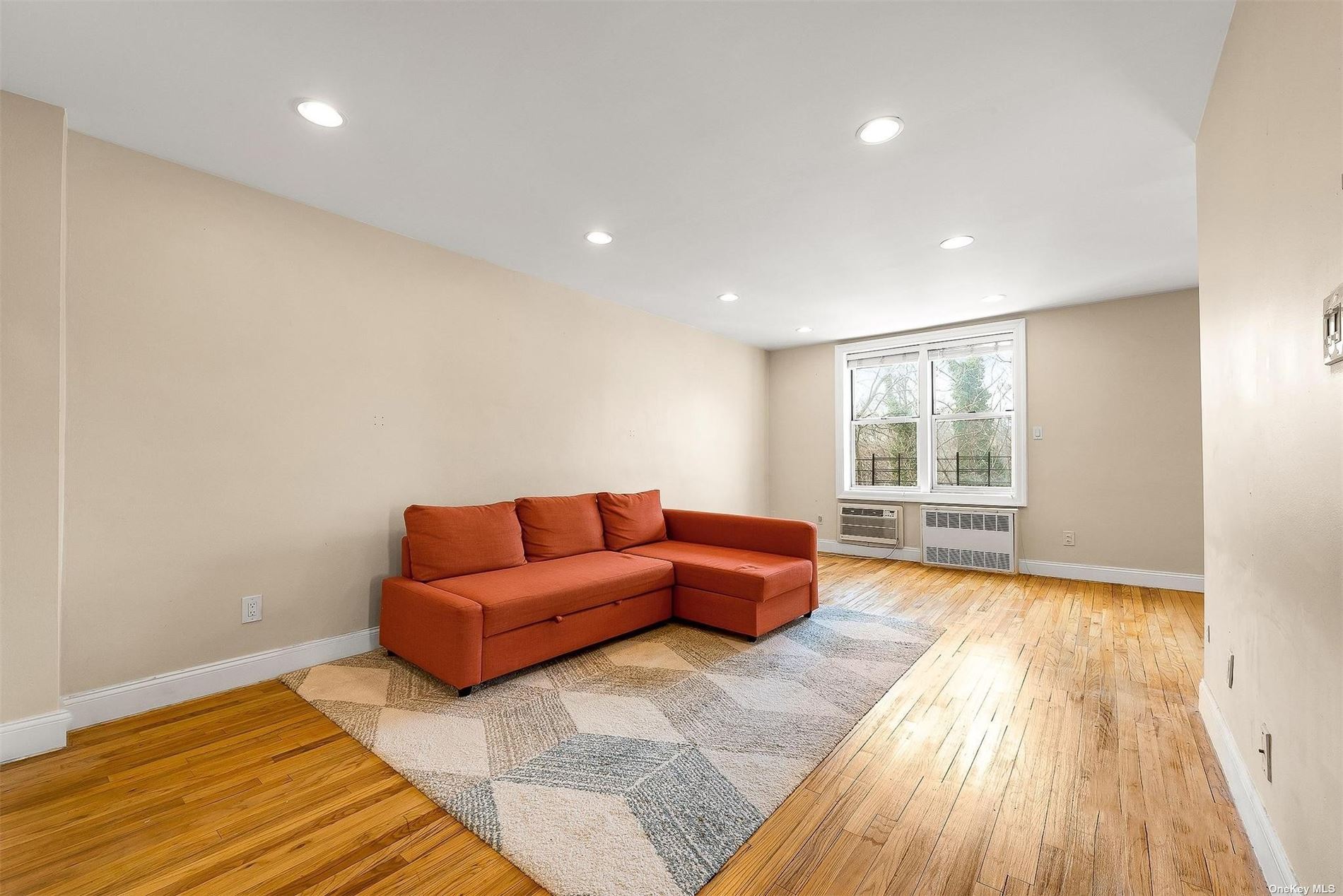 #1 photo, 67-50 Thornton Place, 皇后區 森林小丘 Forest Hills , NY 11375