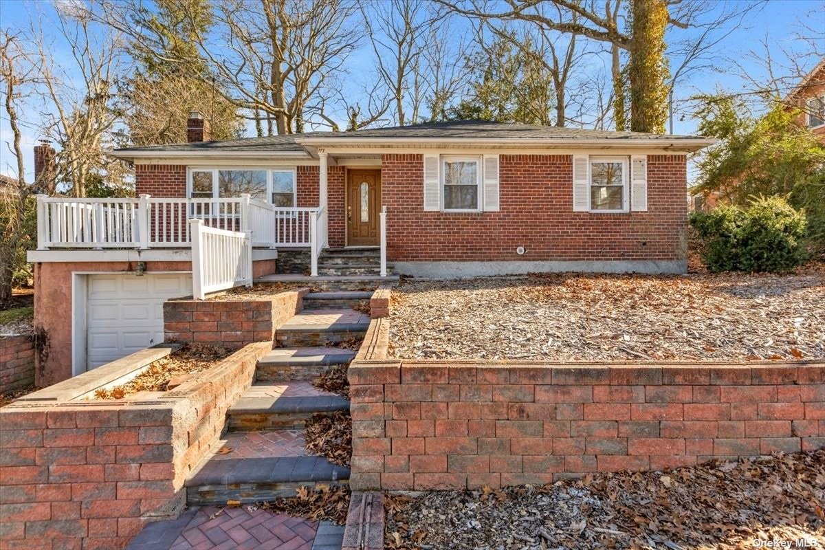 #1 photo, 117 Dickinson Avenue, 東長島 北港 East Northport , NY 11731