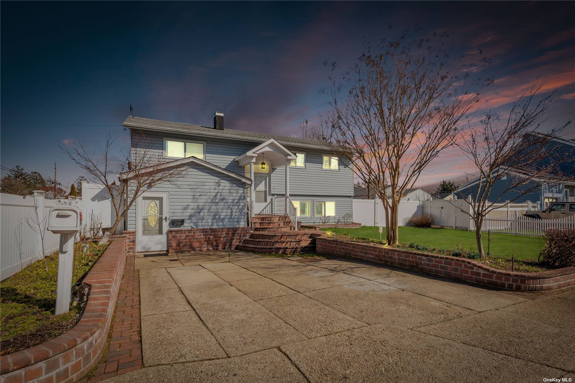 #1 photo, 275 Madison Avenue, 東長島 Brentwood , NY 11717