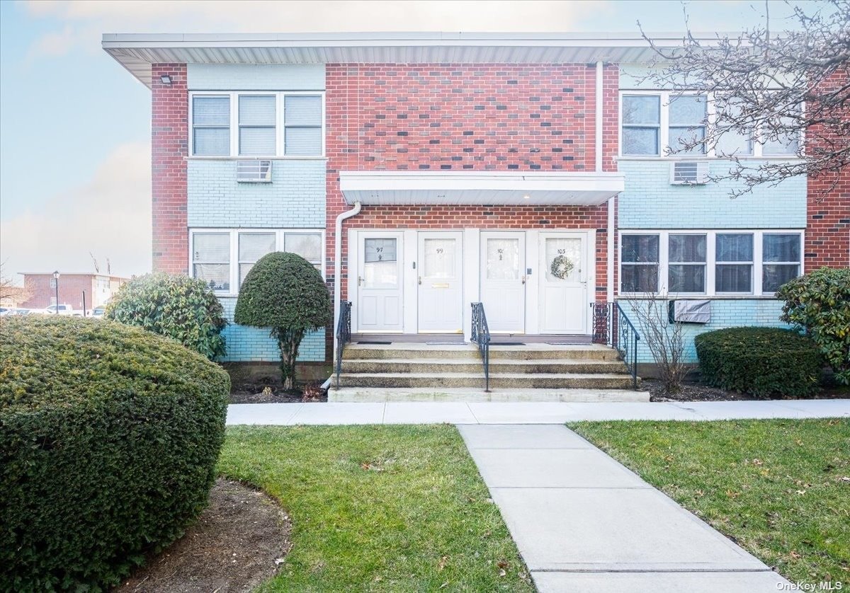 #1 photo, 97 Farber Drive, 東長島 West Babylon , NY 11704