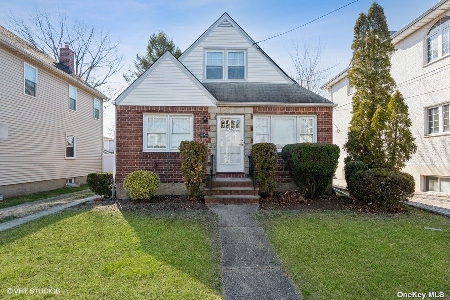 #1 photo, 85-40 260th Street, Floral Park , NY 11001
