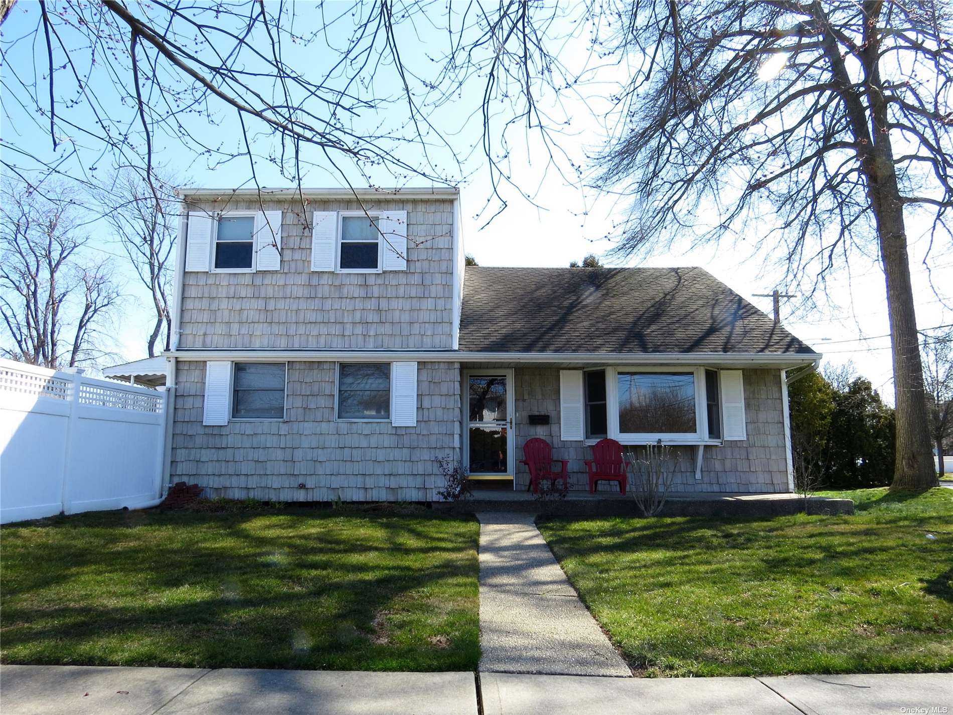 #1 photo, 2327 Penatiquit Avenue, 長島 Seaford , NY 11783