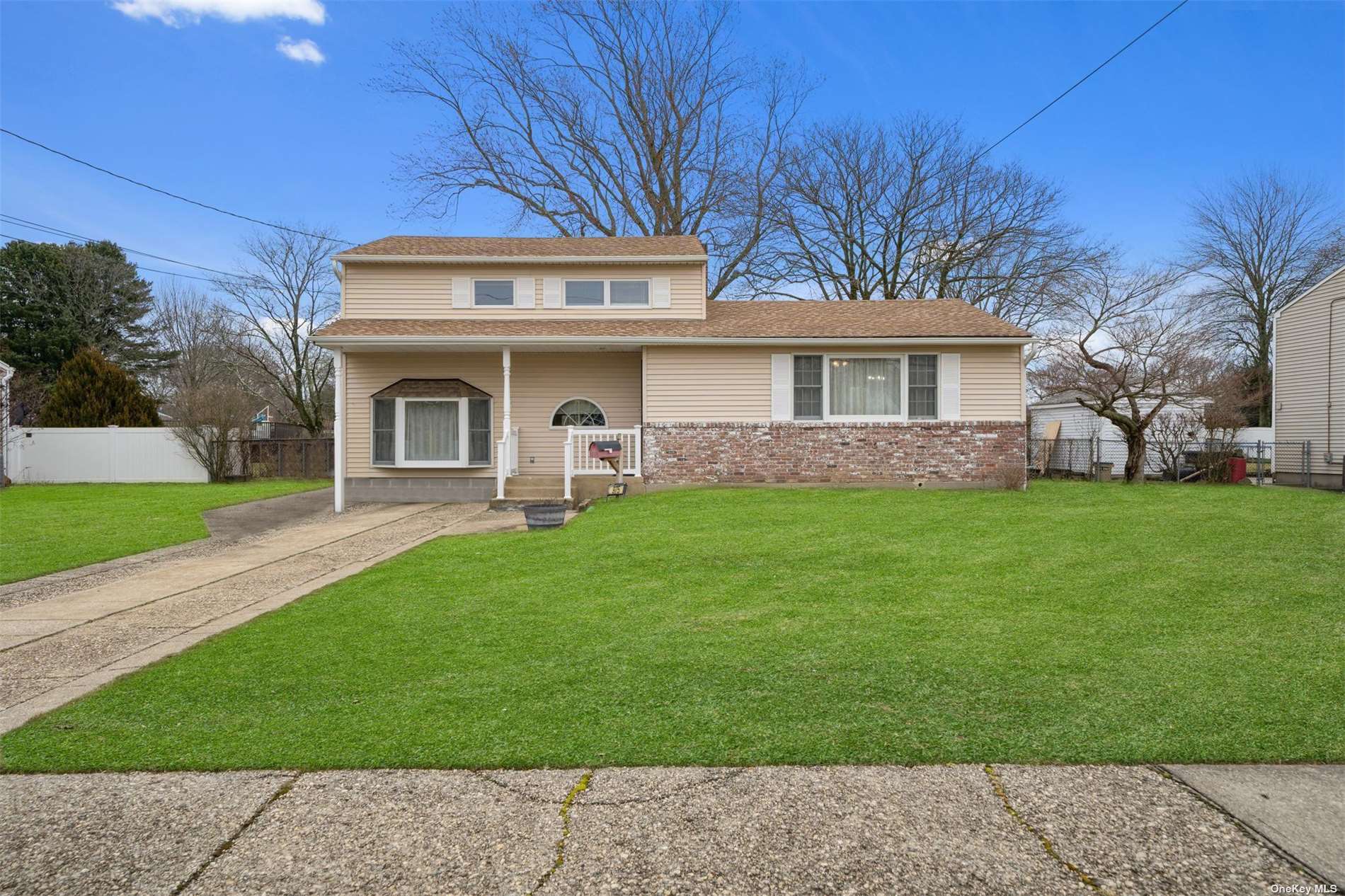 #1 photo, 975 Manor Lane, 東長島 海湾 Bay Shore , NY 11706