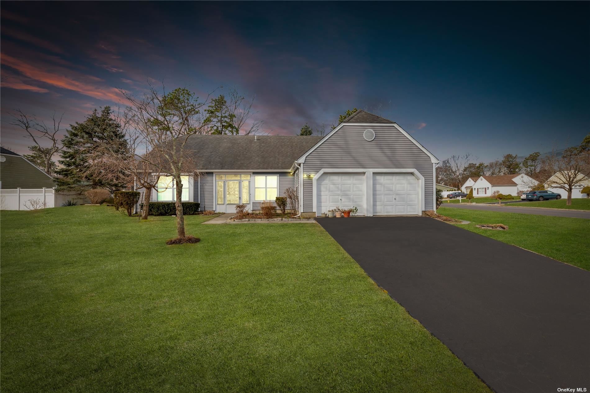 #1 photo, 26 Royal Drive, 東長島 科勒姆 Coram , NY 11727