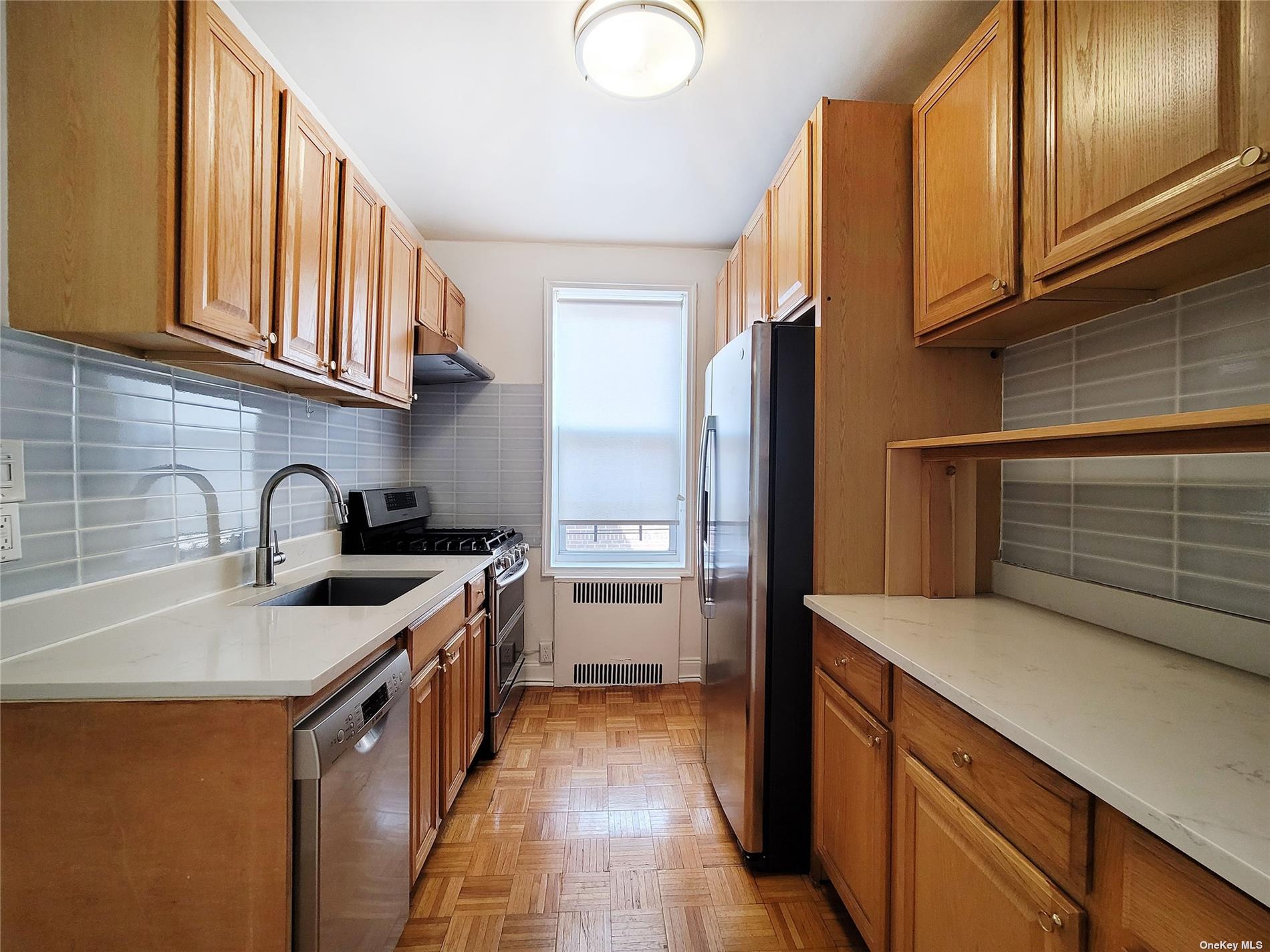 #1 photo, 114-20 Queens Blvd, 皇后區 森林小丘 Forest Hills , NY 11375