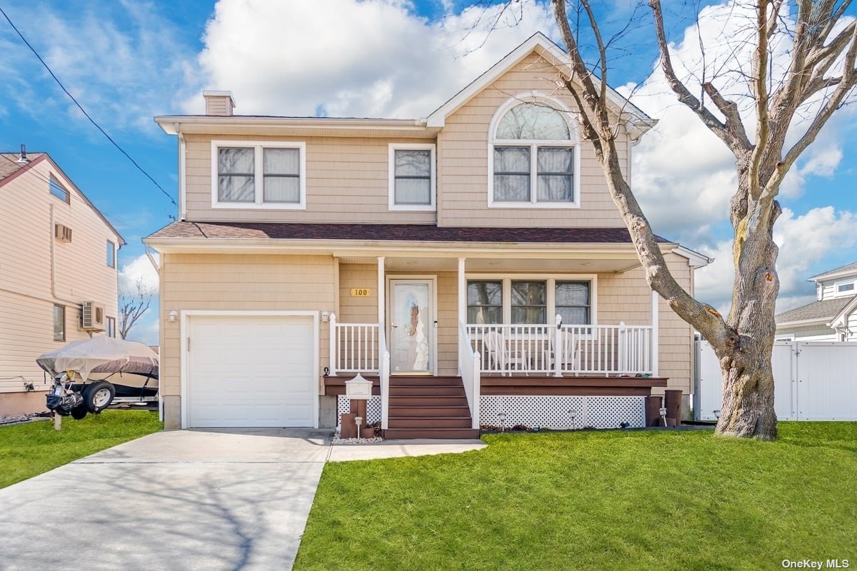 #1 photo, 100 East Drive, 東長島 Copiague , NY 11726