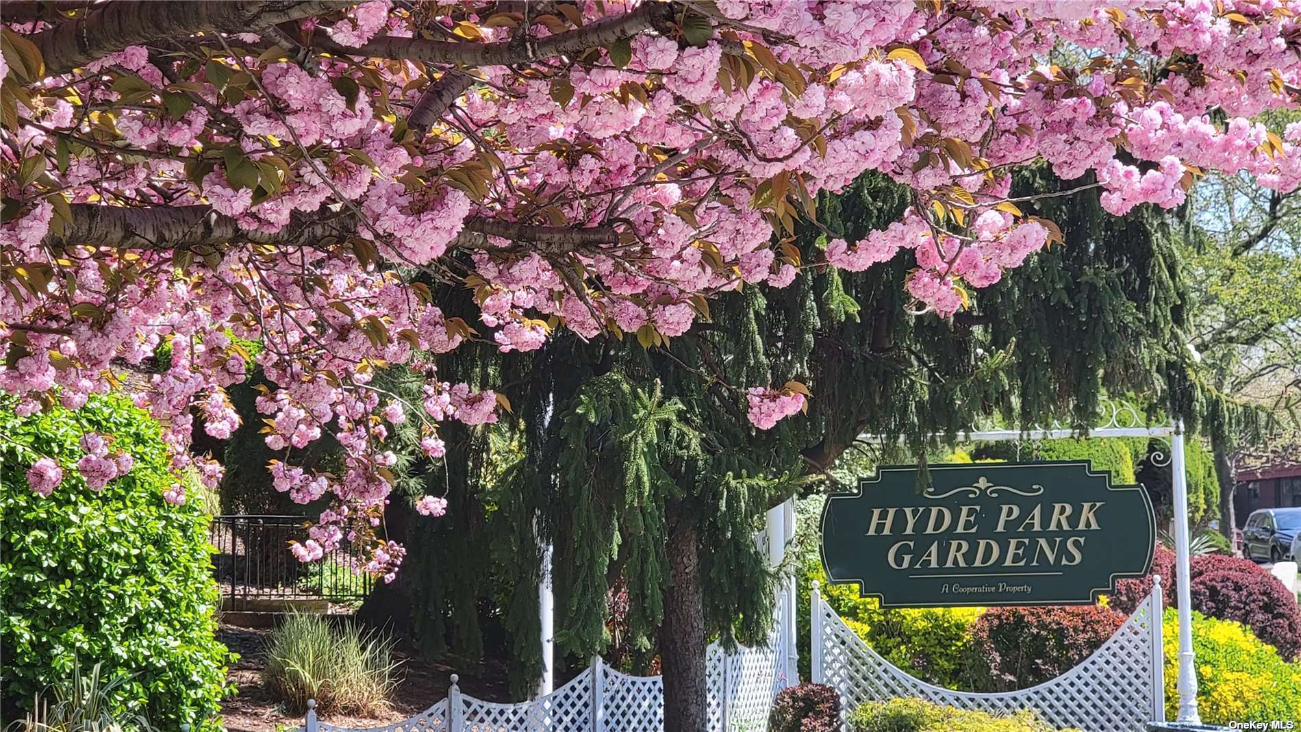 #1 photo, 136-21 Jewel Avenue, 皇后區 秋園 Kew Garden Hills , NY 11367