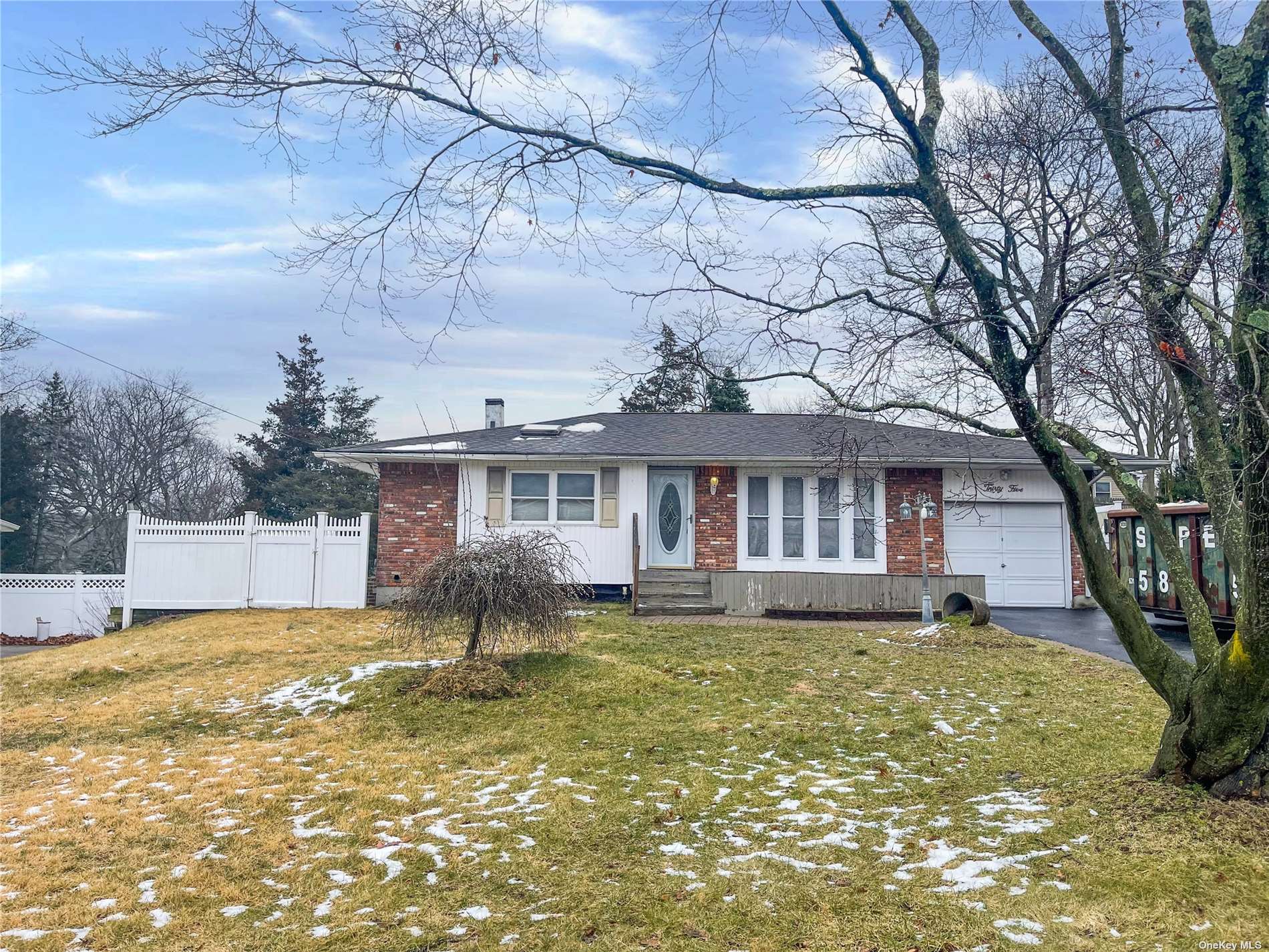 #1 photo, 35 Joy Road, 東長島 Selden , NY 11784