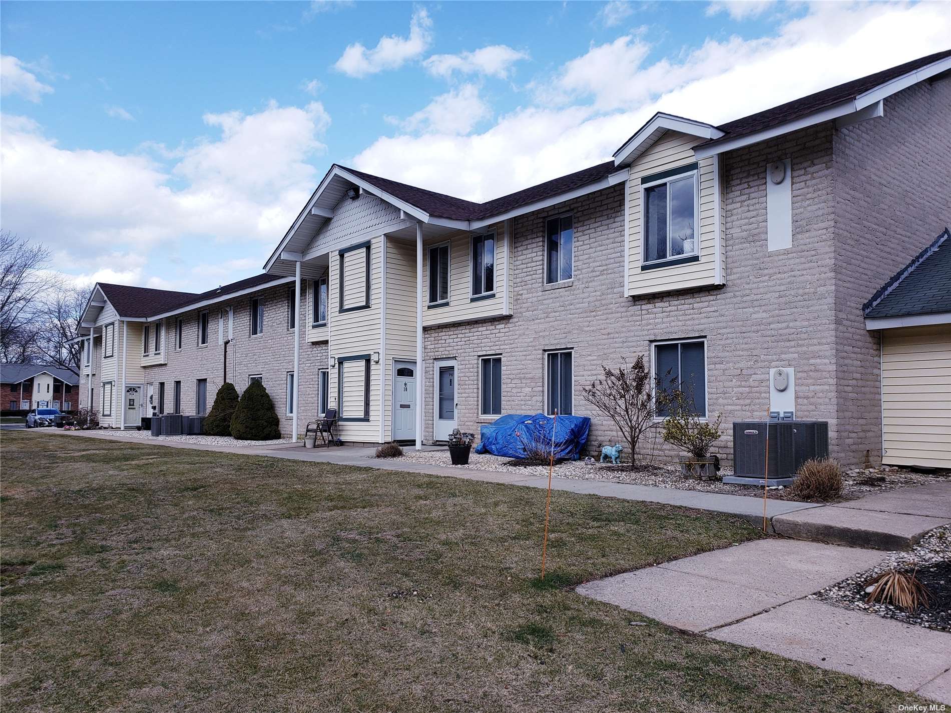 #1 photo, 10 Pueblo Court, 東長島 科勒姆 Coram , NY 11727