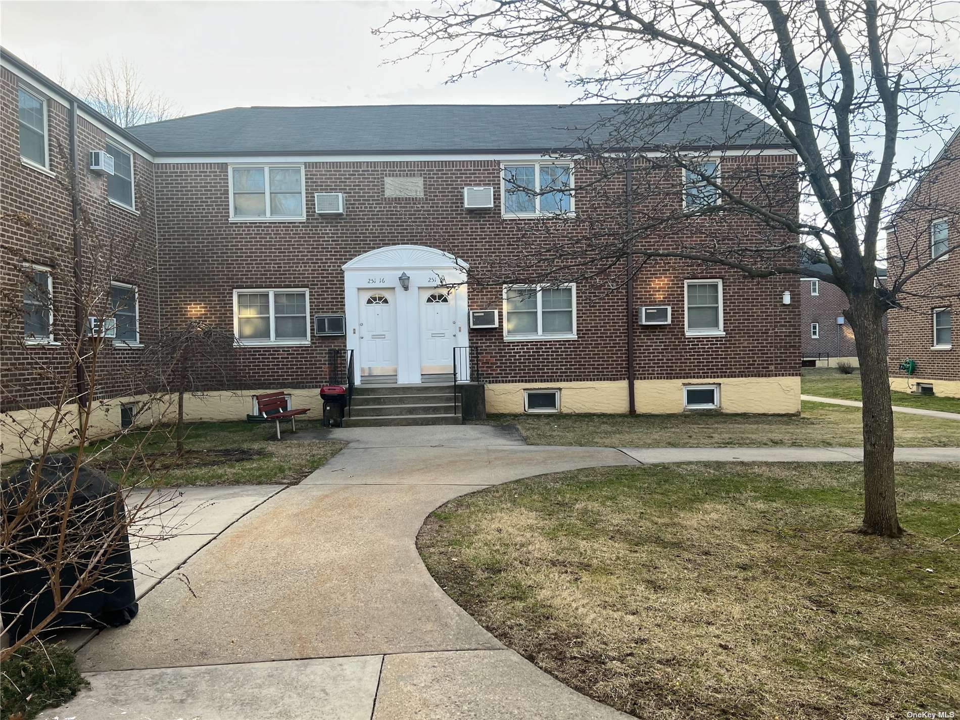 #1 photo, 251-16 61 Avenue, 皇后區 小頸 Little Neck , NY 11362