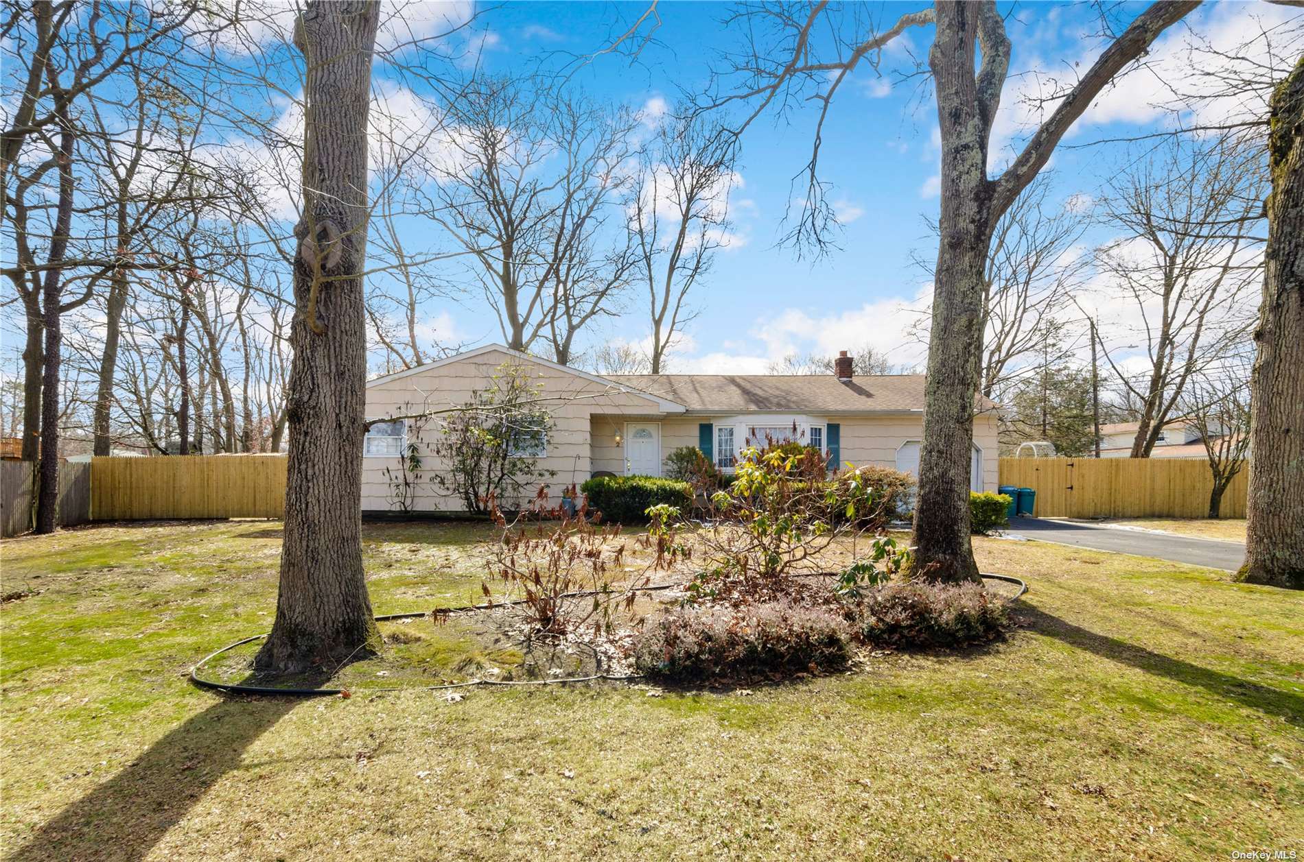 #1 photo, 2 Crossover Road, 東長島 Ronkonkoma , NY 11779