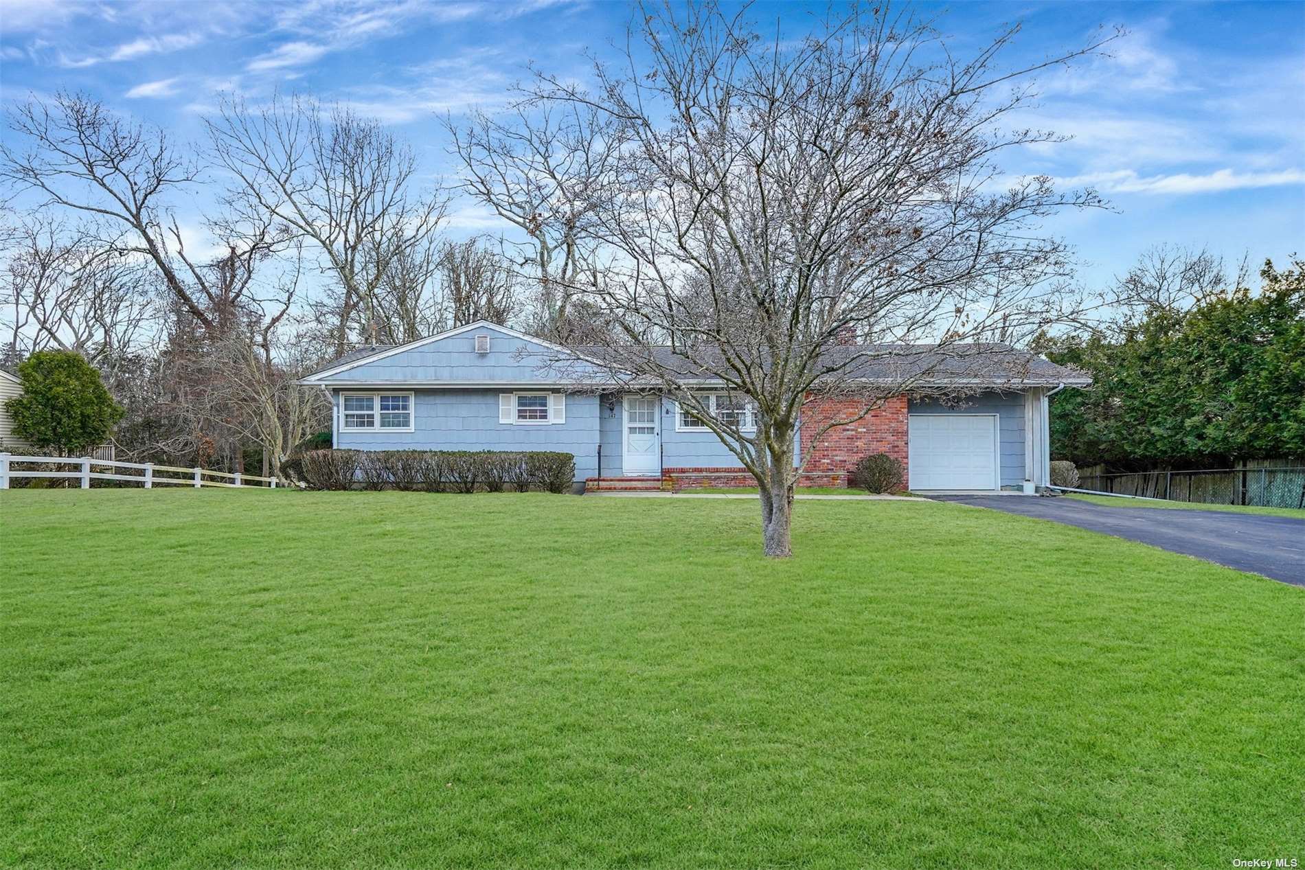 #1 photo, 147 Kings Drive, 東長島 Riverhead , NY 11901