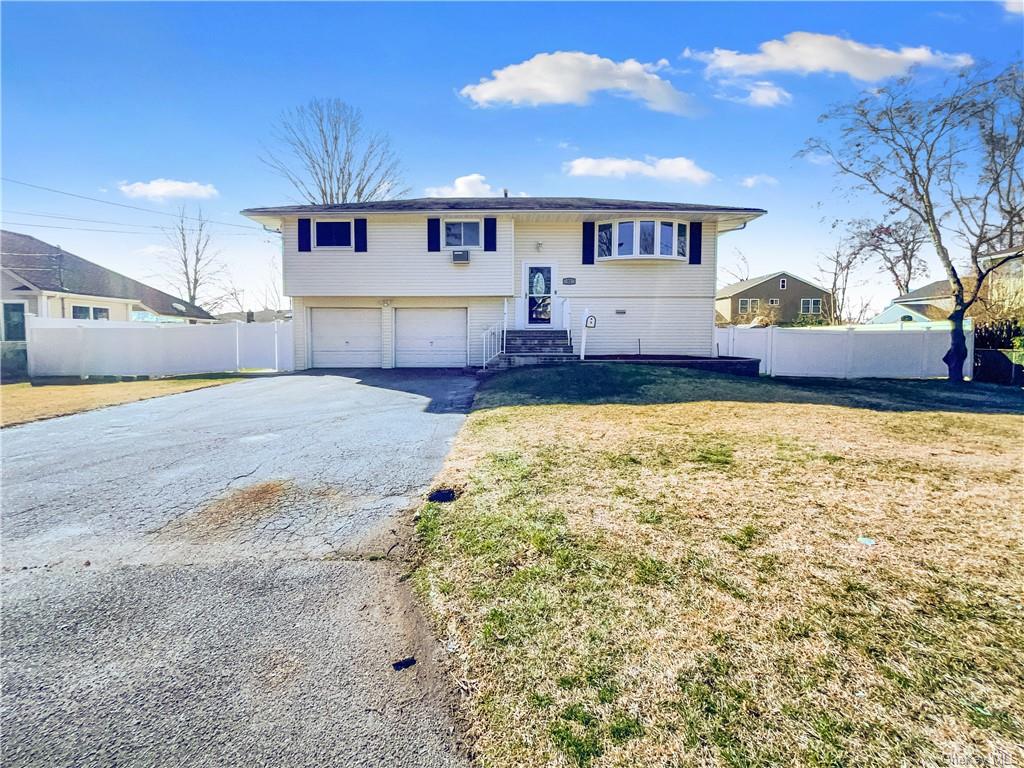 #1 photo, 22 Chatham Street, 東長島 鹿园 Deer Park , NY 11729