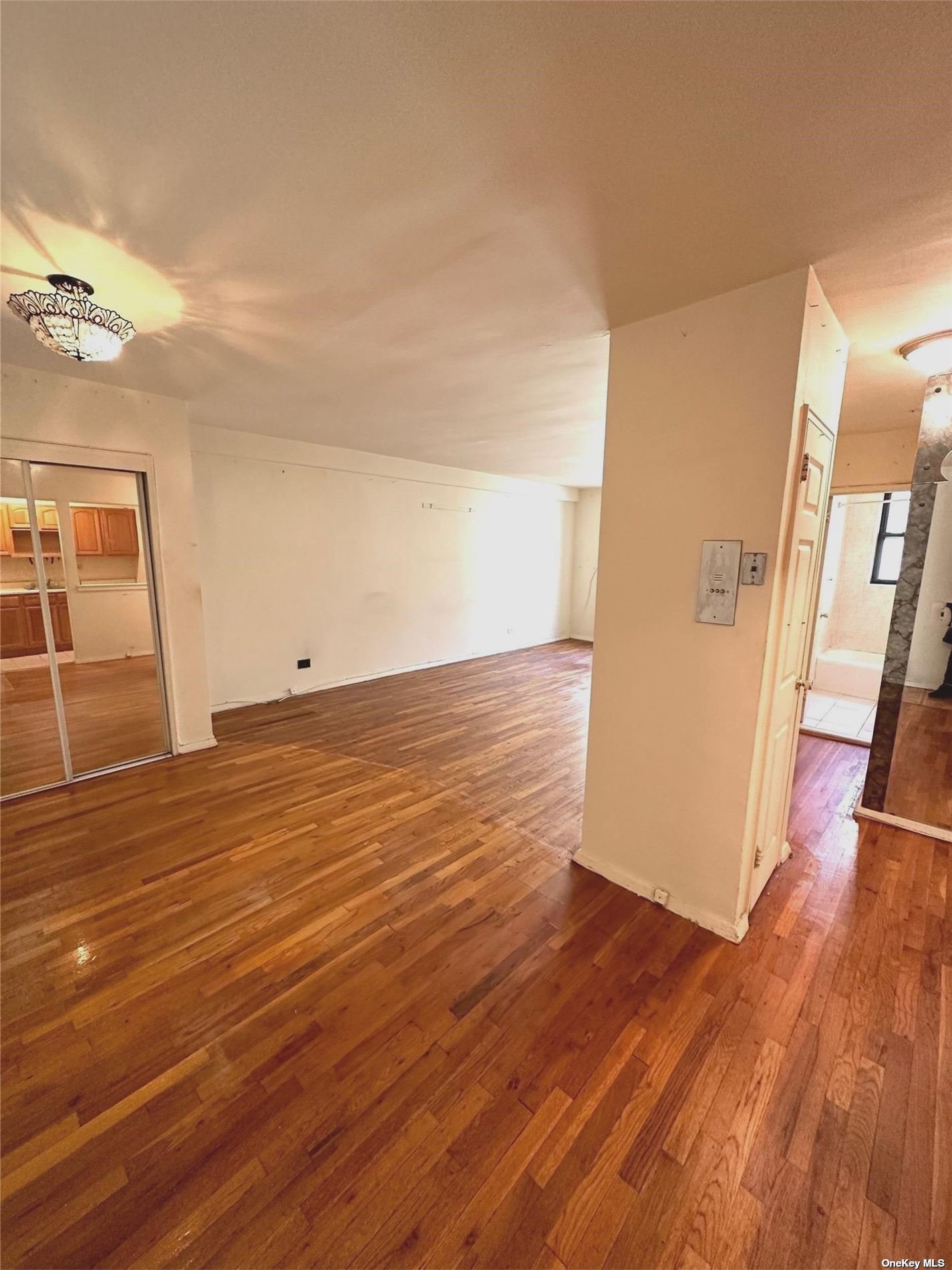 #1 photo, 139-50 35th Avenue, 法拉盛 Flushing , NY 11354