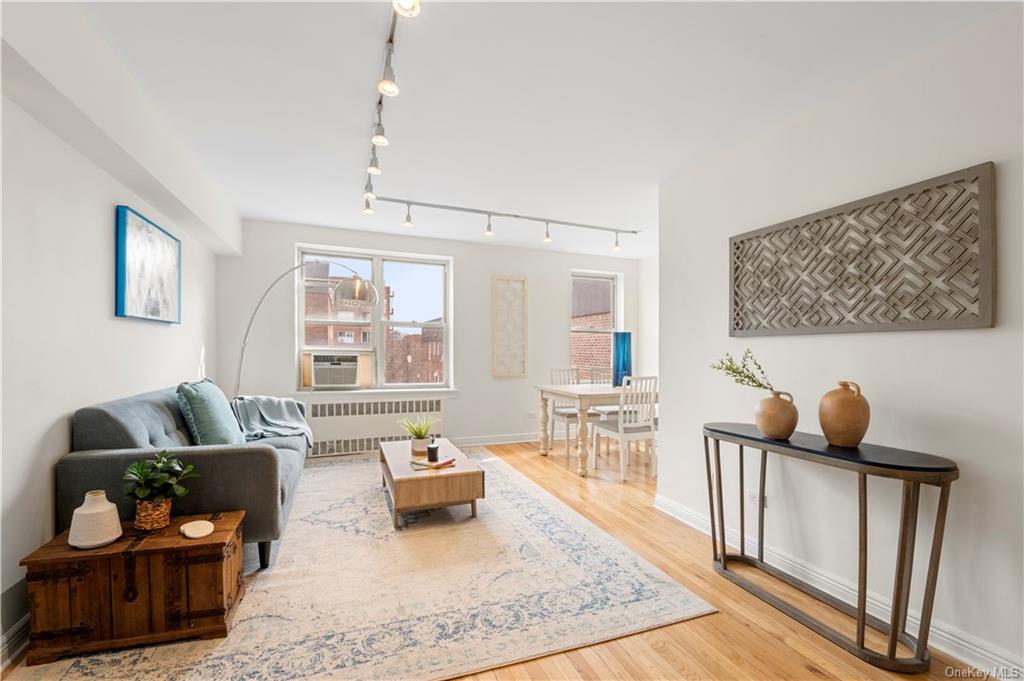 #1 photo, 67-07 Yellowstone Boulevard, 皇后區 森林小丘 Forest Hills , NY 11375