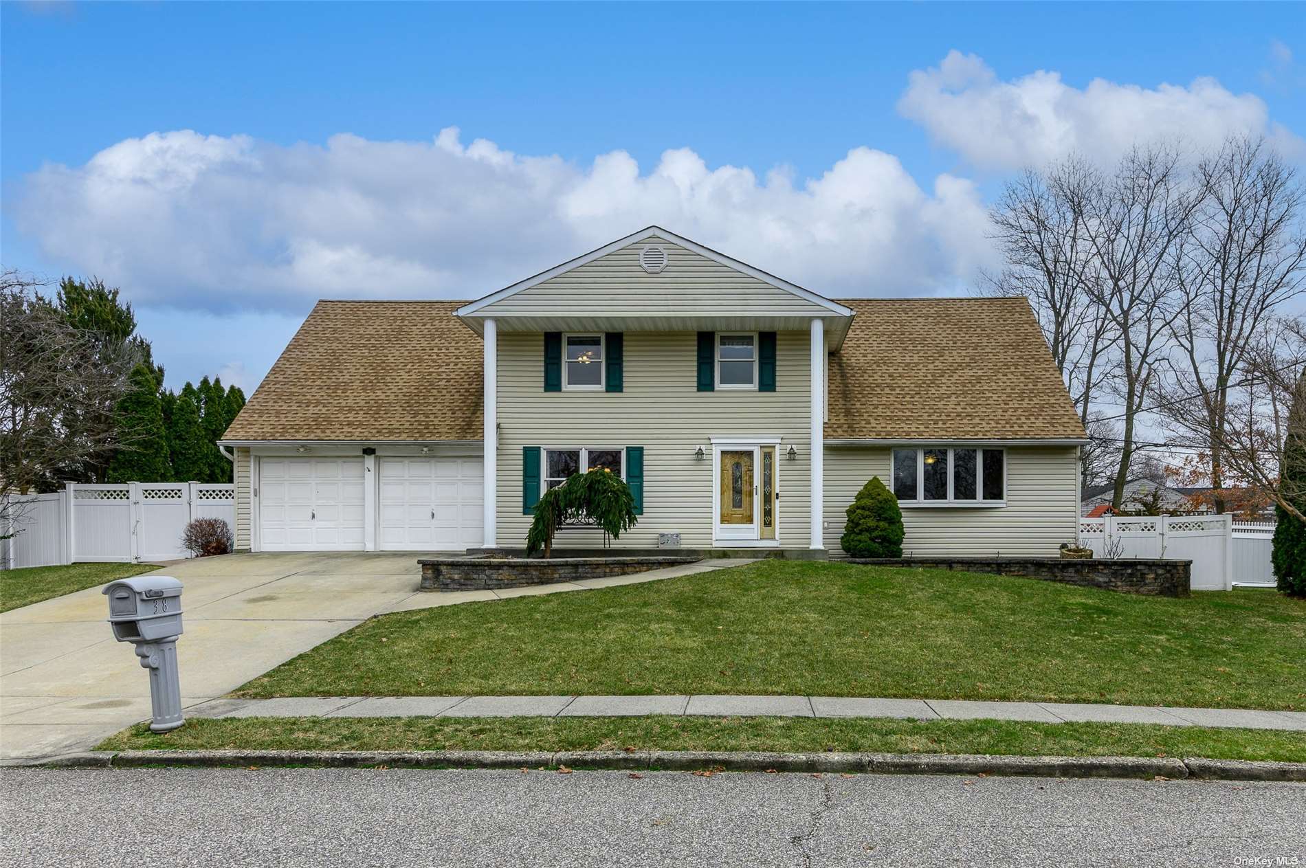 #1 photo, 38 John Street, 東長島 Port Jefferson Station , NY 11776