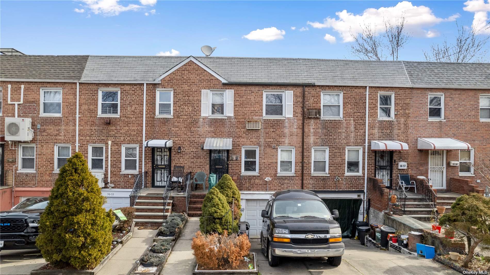 #1 photo, 56-55 205th Street, 皇后区 Oakland Gardens , NY 11364