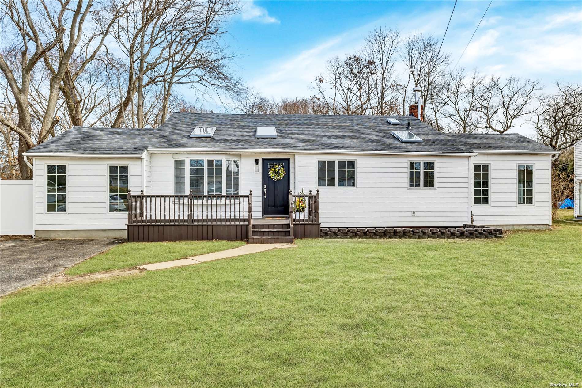 #1 photo, 151 Wyandanch Road, 東長島 Sayville , NY 11782